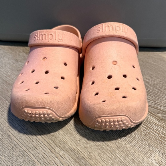 Pink Slip-On Clogs - Picture 2 of 7